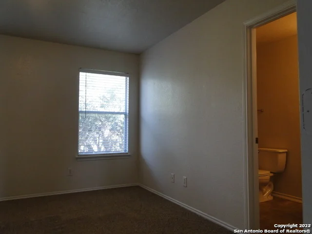 Photo of 421 Hampton Cove