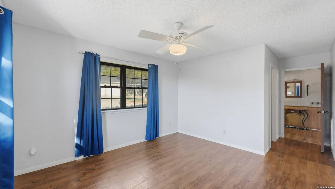 Photo of 132 W Outer Dr