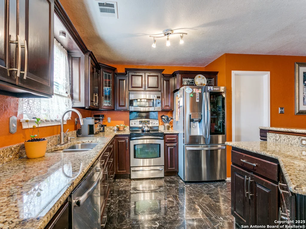 Photo of 10702 Diamond Rock