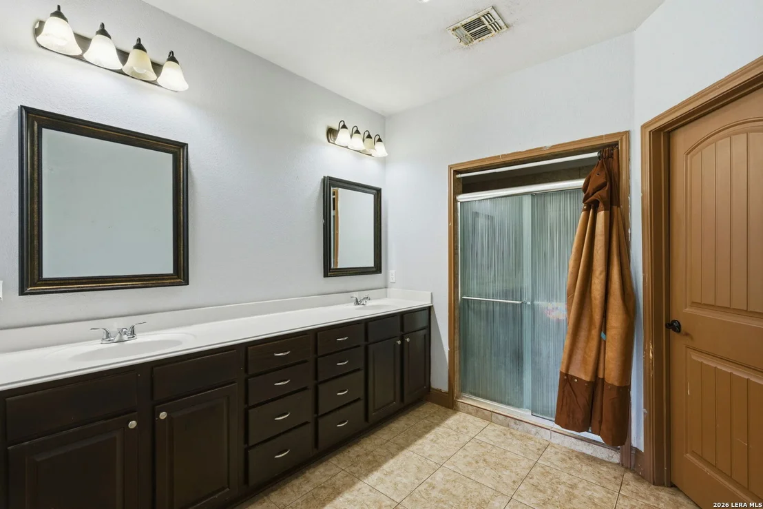 Photo of 1021 WELLS