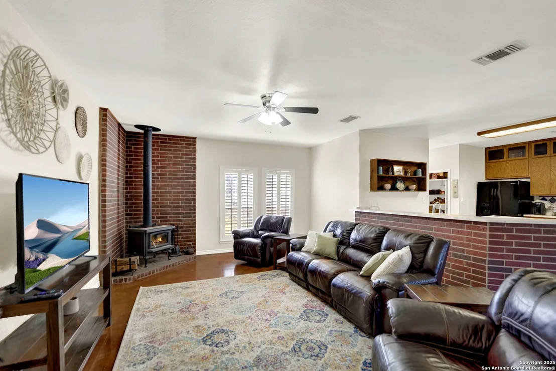 Photo of 330 TWIN OAK