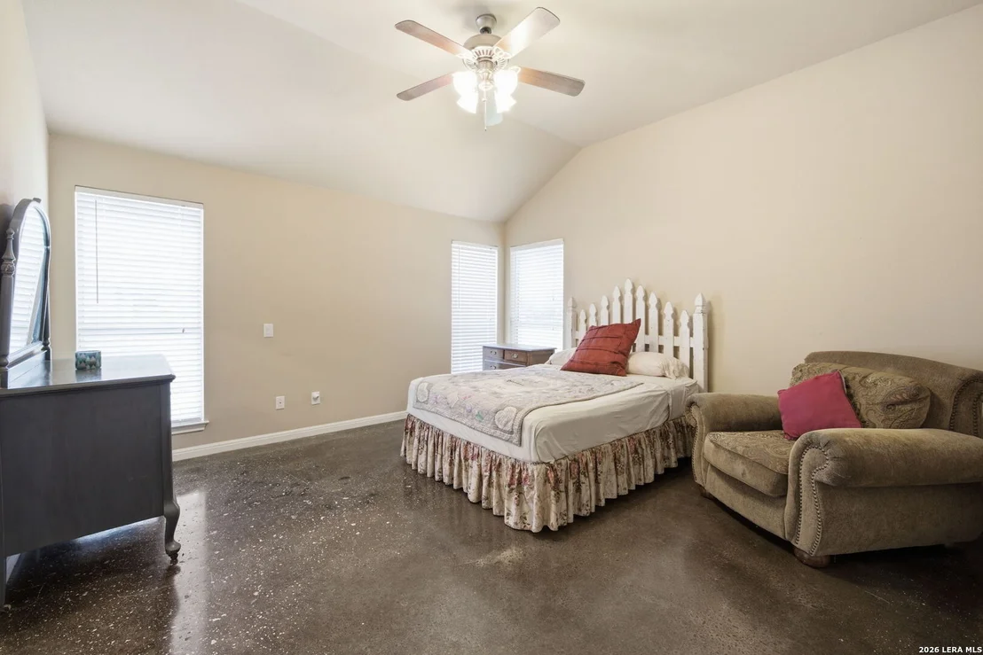 Photo of 327 BONNER BLVD