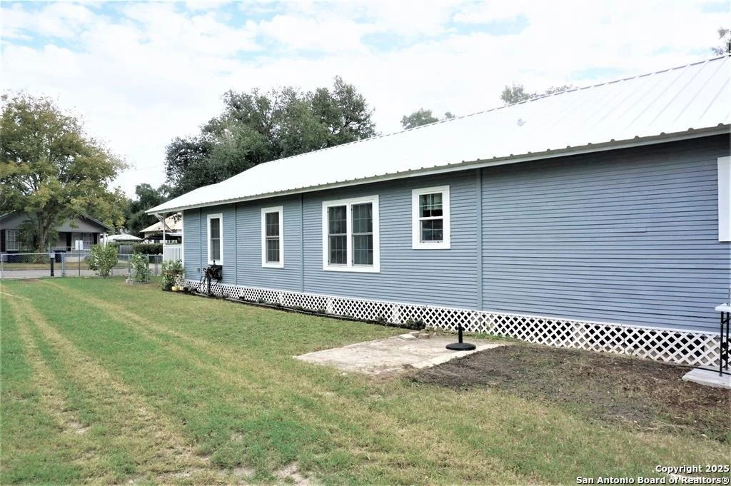 Photo of 1105 N Buchanan