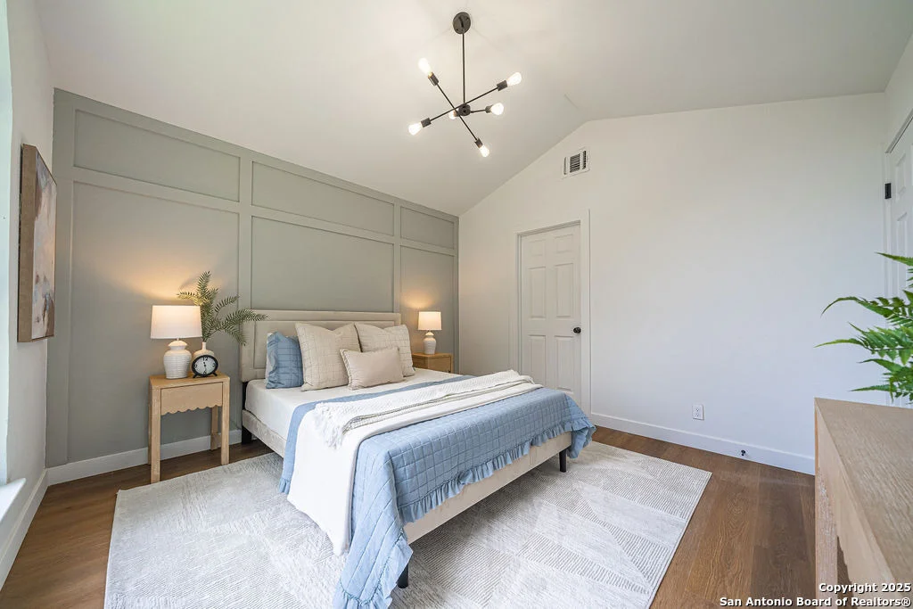 Photo of 9302 Valley Hedge