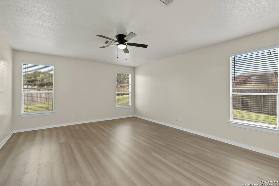 Photo of 213 Springtree Parkway