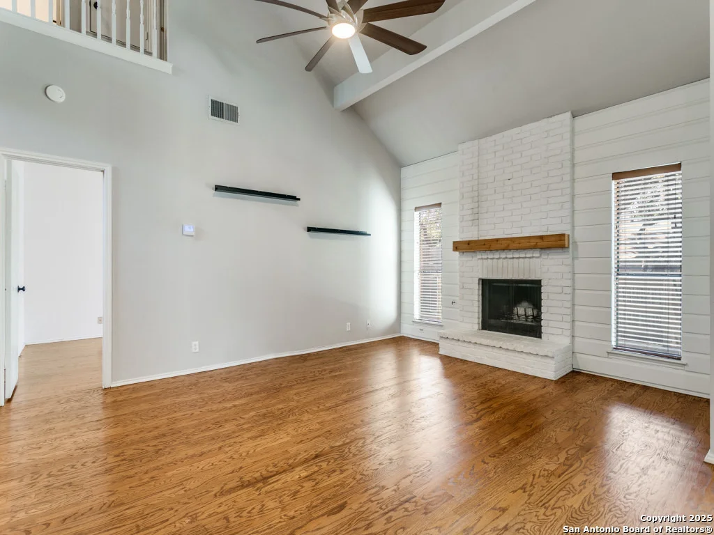 Photo of 9526 Cloverdale
