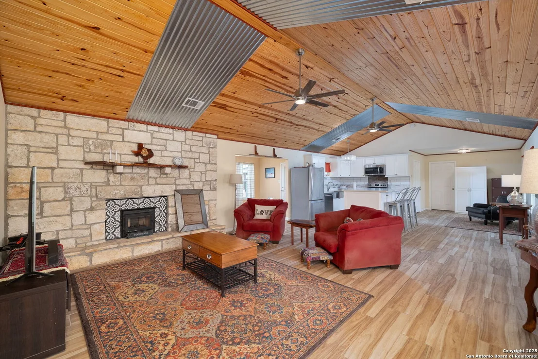 Photo of 404 Lake Rd
