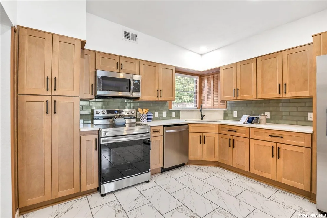 Photo of 8304 Laurelhurst Dr