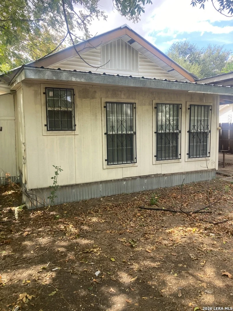 Photo of 651 BARRETT PL