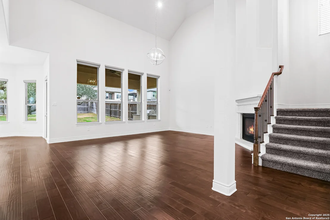 Photo of 427 Evans Oak
