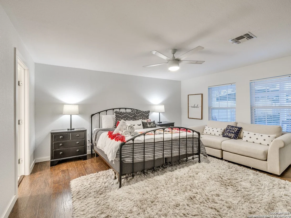 Photo of 337 W Hackberry St