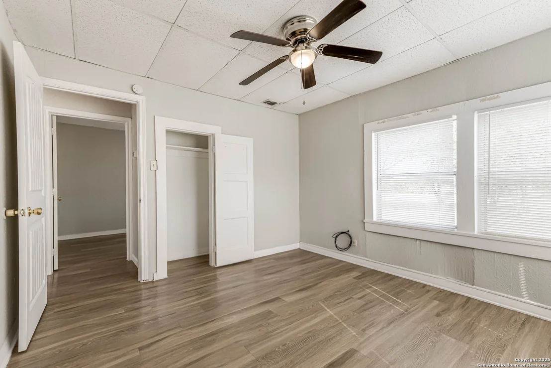 Photo of 835 Grosvenor