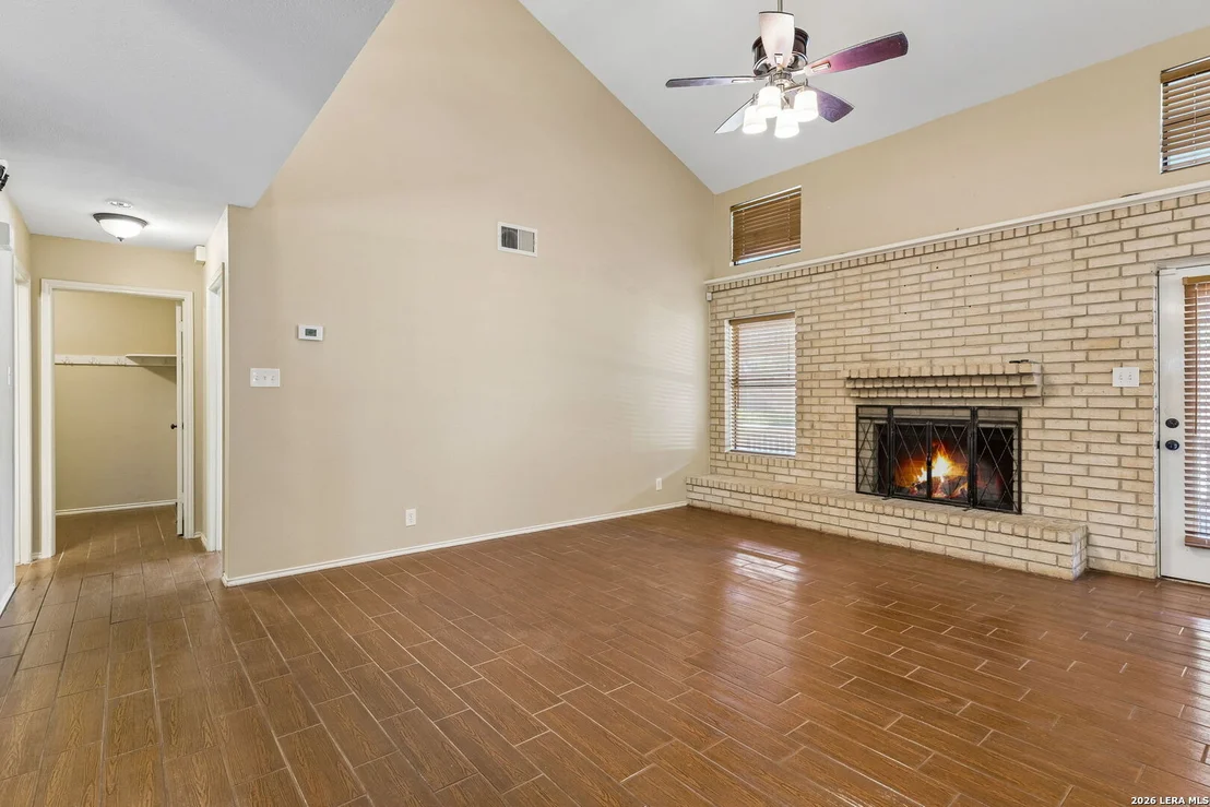 Photo of 2127 Oak Bnd