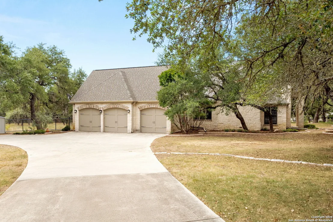 Photo of 25960 Bent Bluff