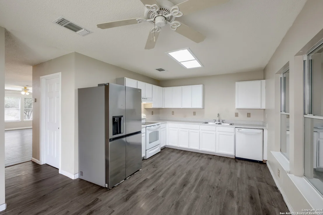 Photo of 8803 Breezefield