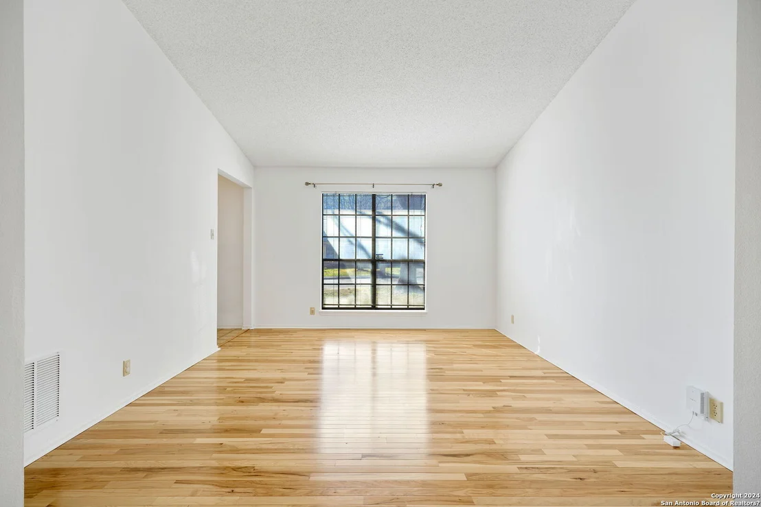 Photo of 14006 WOODSTREAM