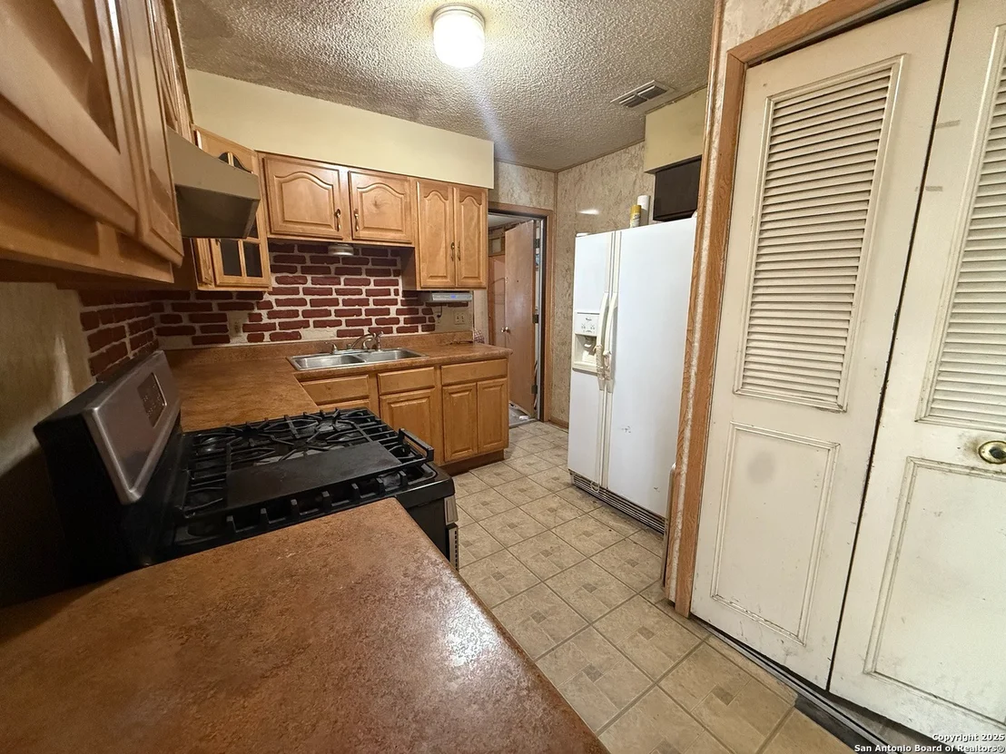 Photo of 9331 Odem