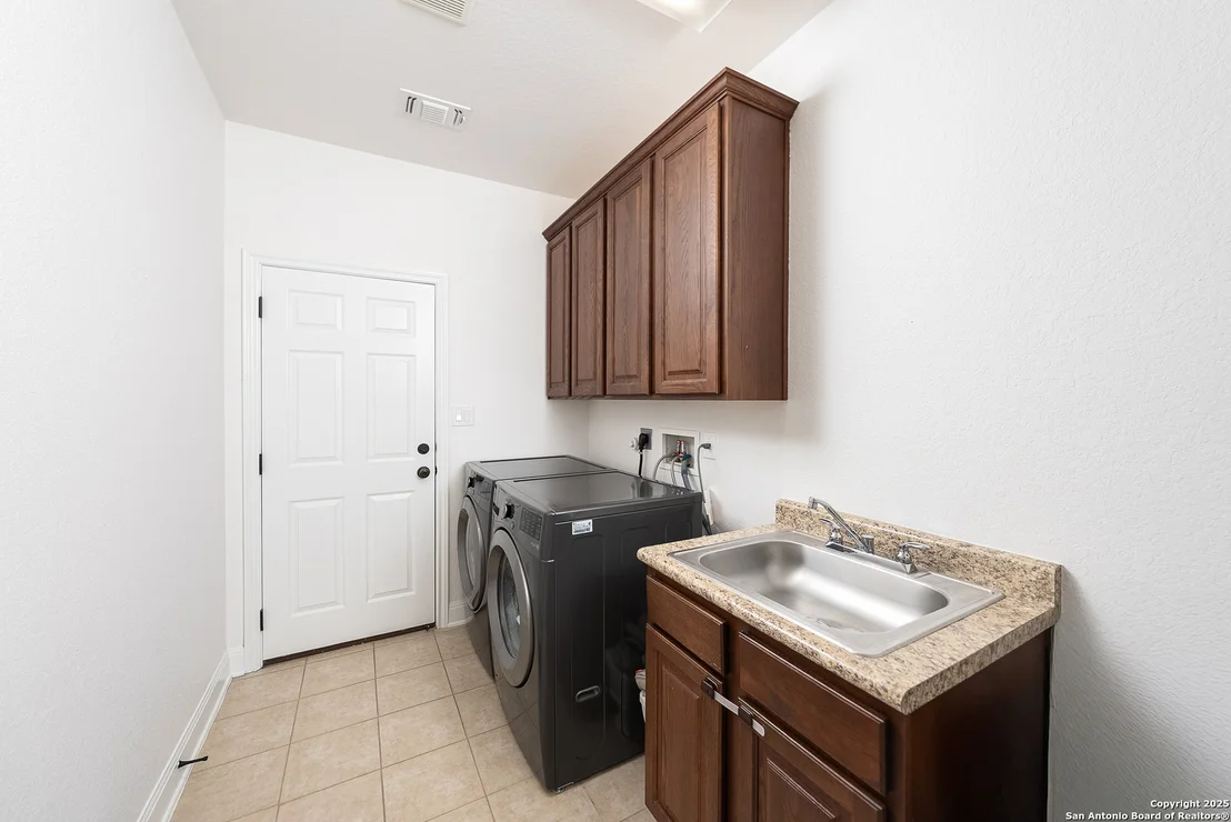Photo of 24806 Ellesmere