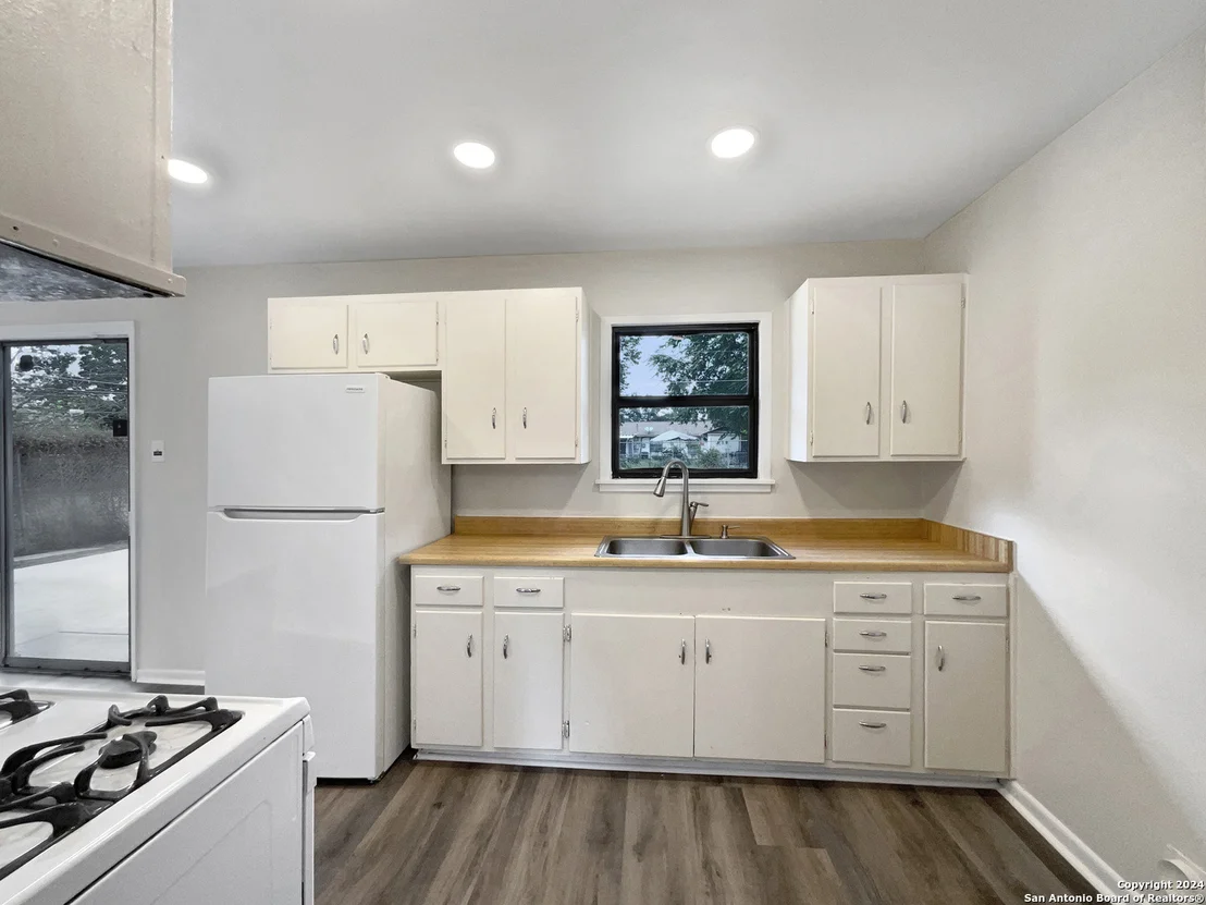 Photo of 743 UTOPIA LN