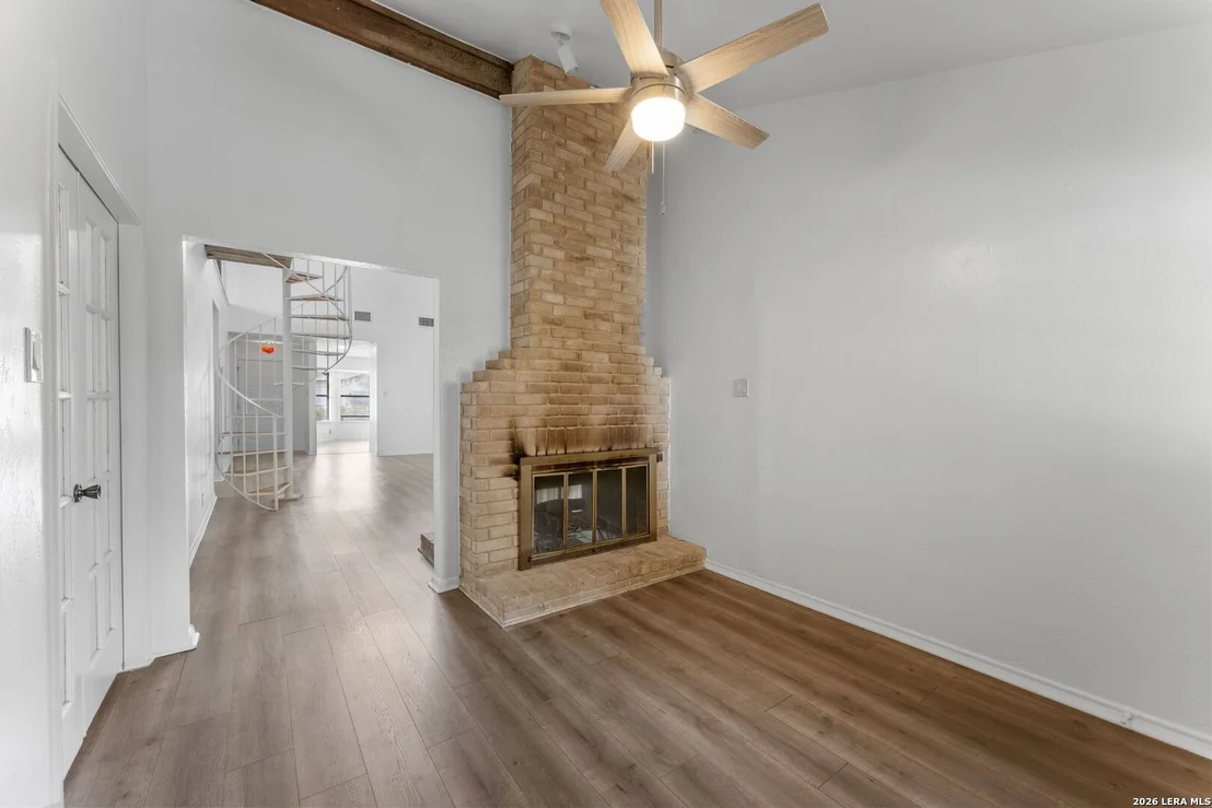 Photo of 11862 Gallery View