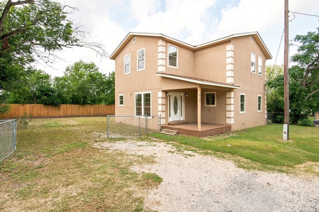 Photo of 438 CRESTHILL RD