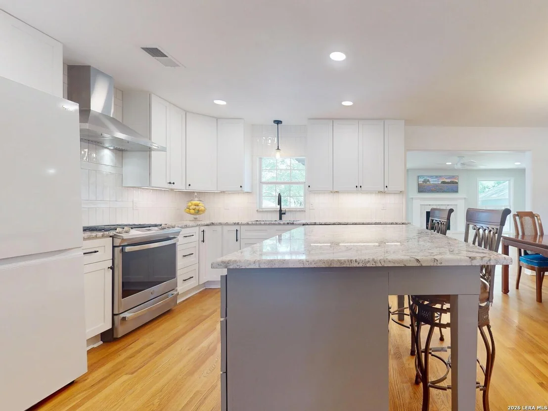 Photo of 126 BREES BLVD