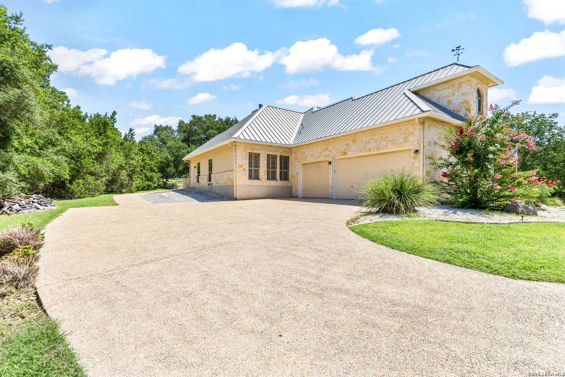 Photo of 111 White Tail Dr