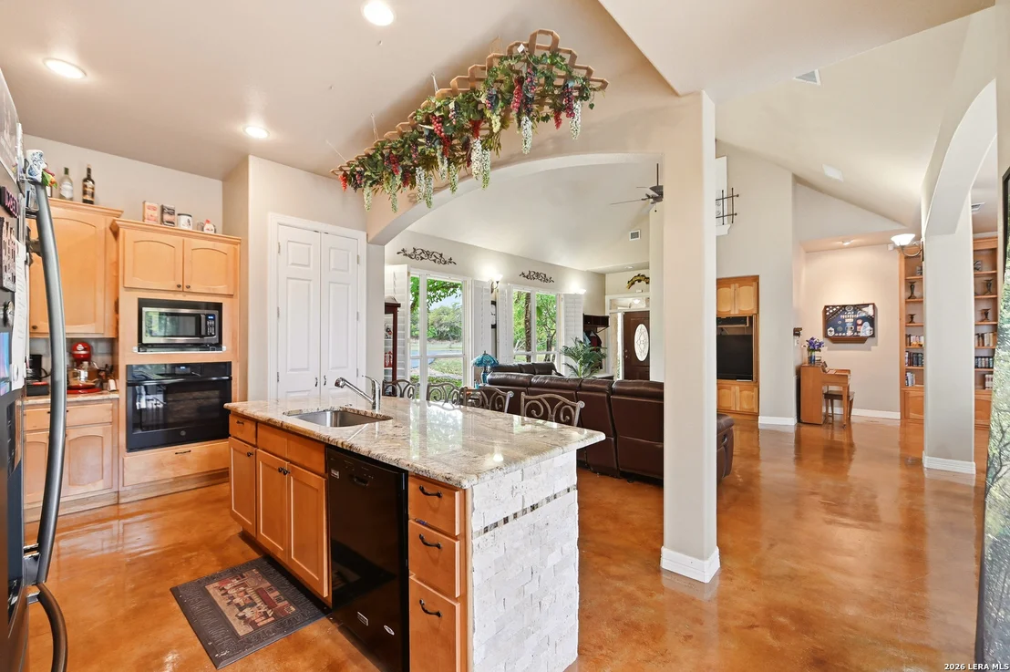 Photo of 752 Taylor Pt