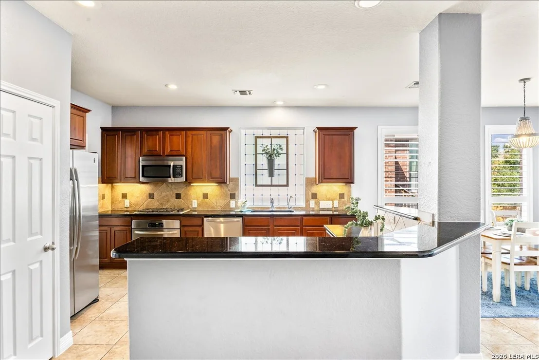 Photo of 430 White Cyn