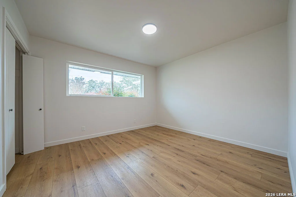 Photo of 355 Donella