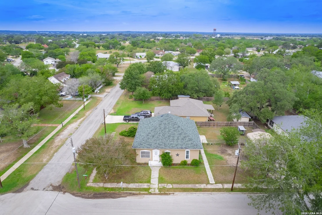 Photo of 301 Jefferson Dr