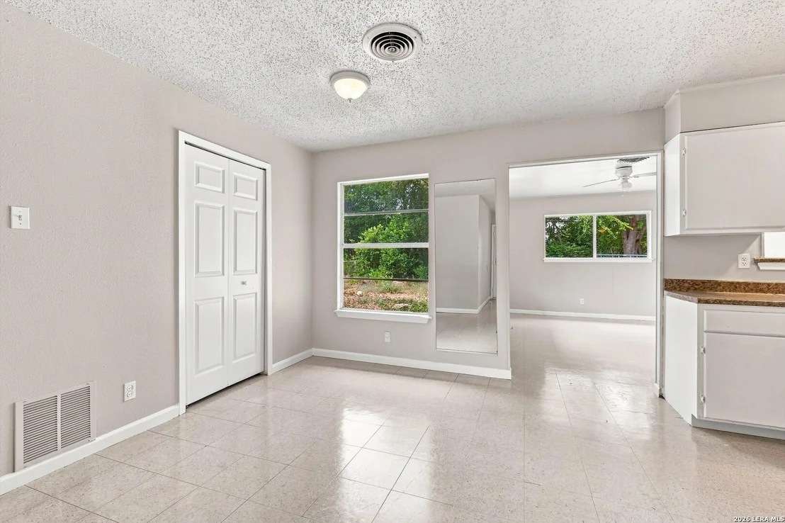 Photo of 1807 Harness Ln