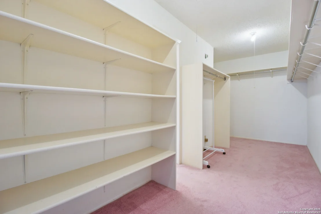 Photo of 7611 Wood Bluff