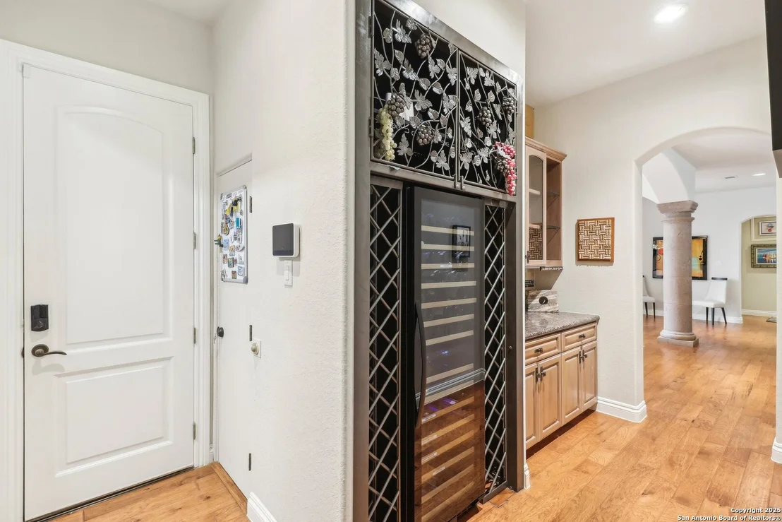 Photo of 908 La Puerta