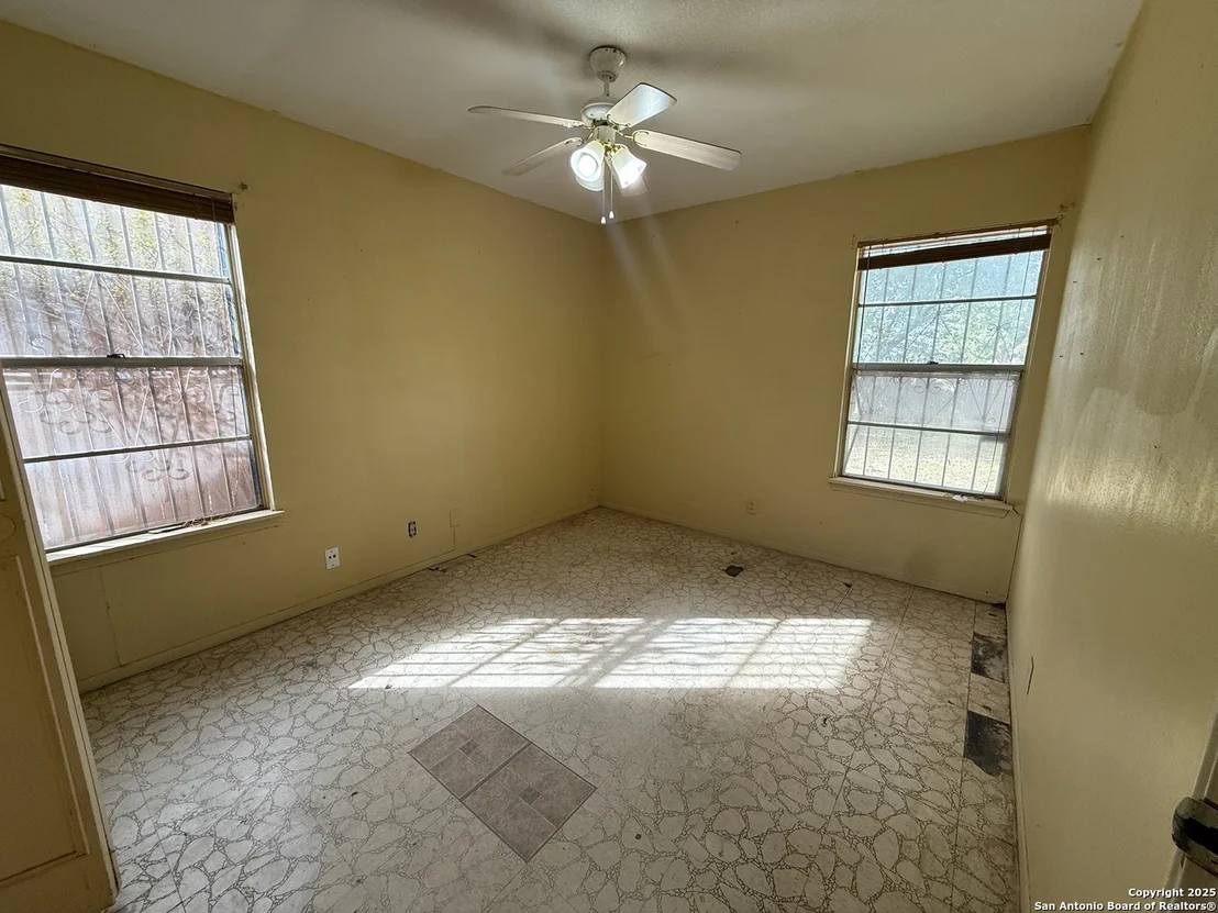 Photo of 9331 Odem