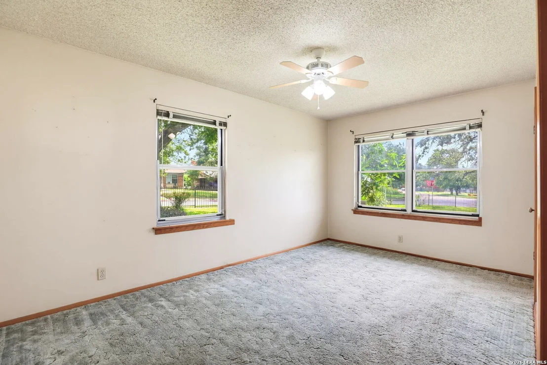 Photo of 610 PILGRIM DR