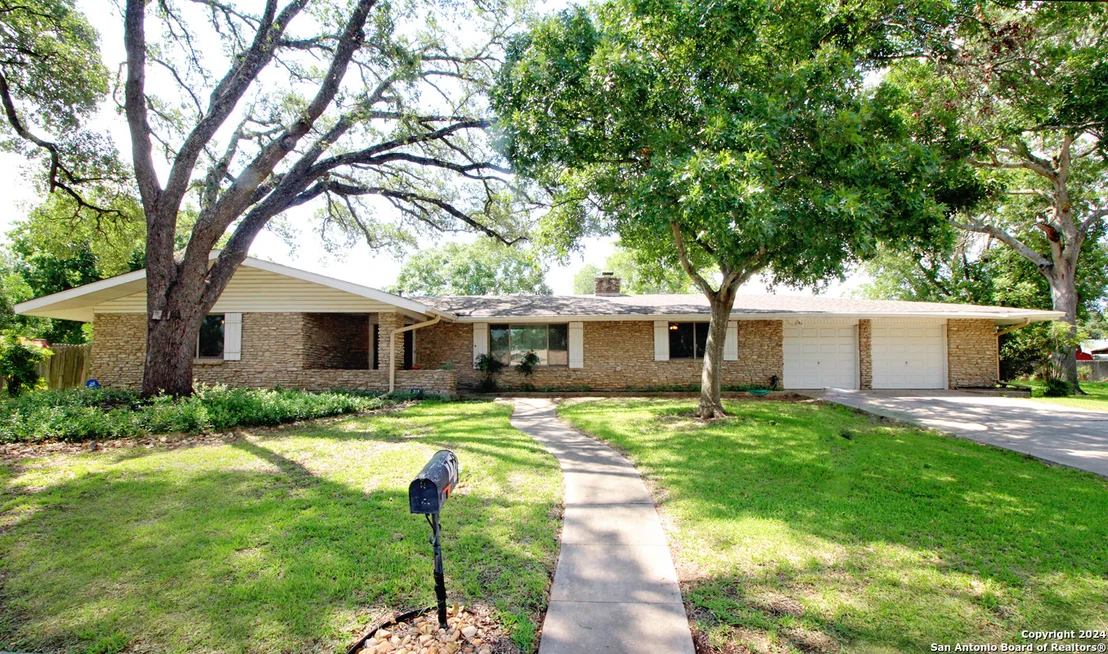 Photo of 718 WINDROCK DR
