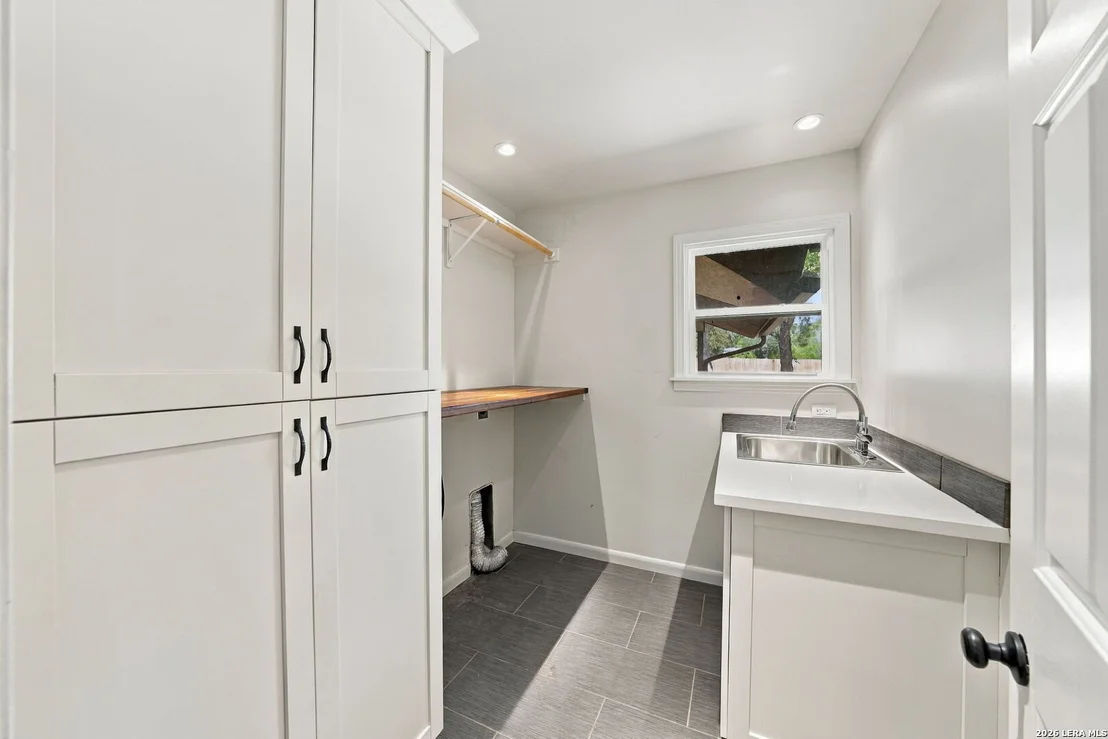 Photo of 1106 W MAIN ST