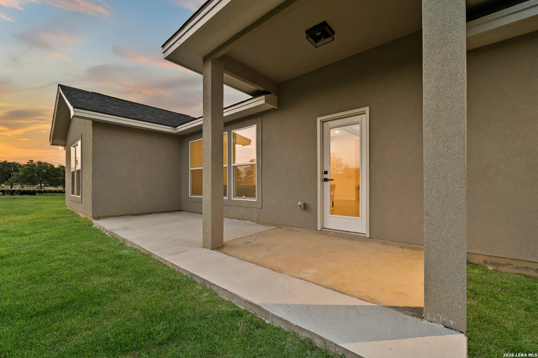 Photo of 100 W MEDIUM MEADOW DR