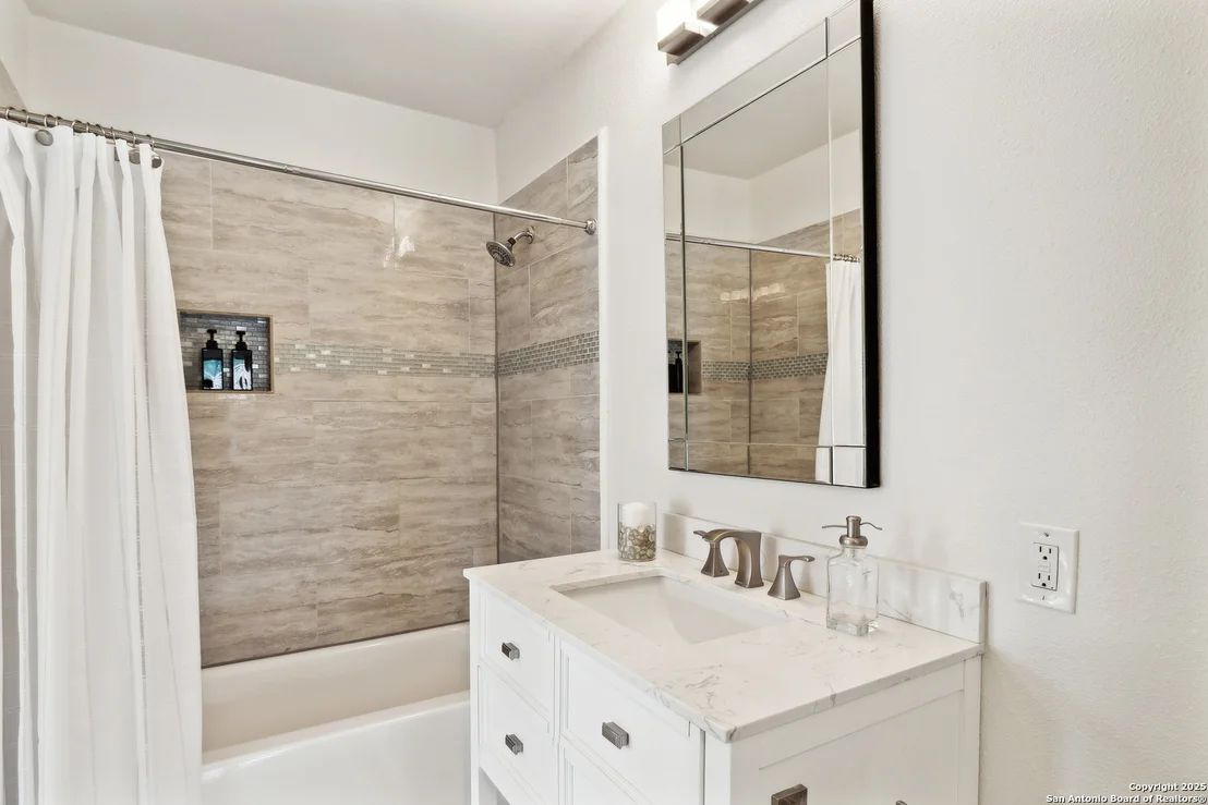 Photo of 630 Lovera