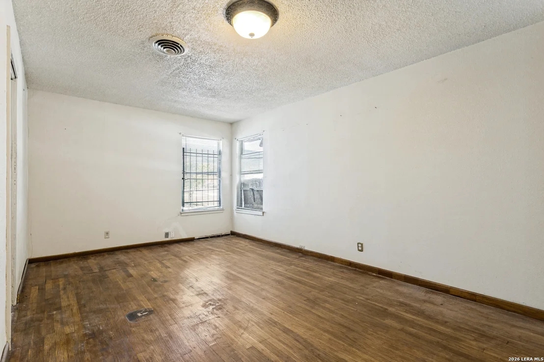 Photo of 247 Edna