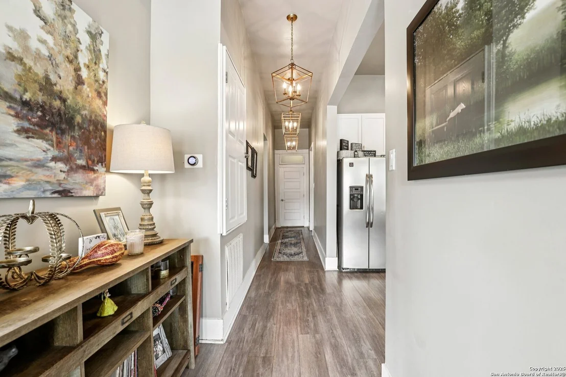Photo of 721 Saint James