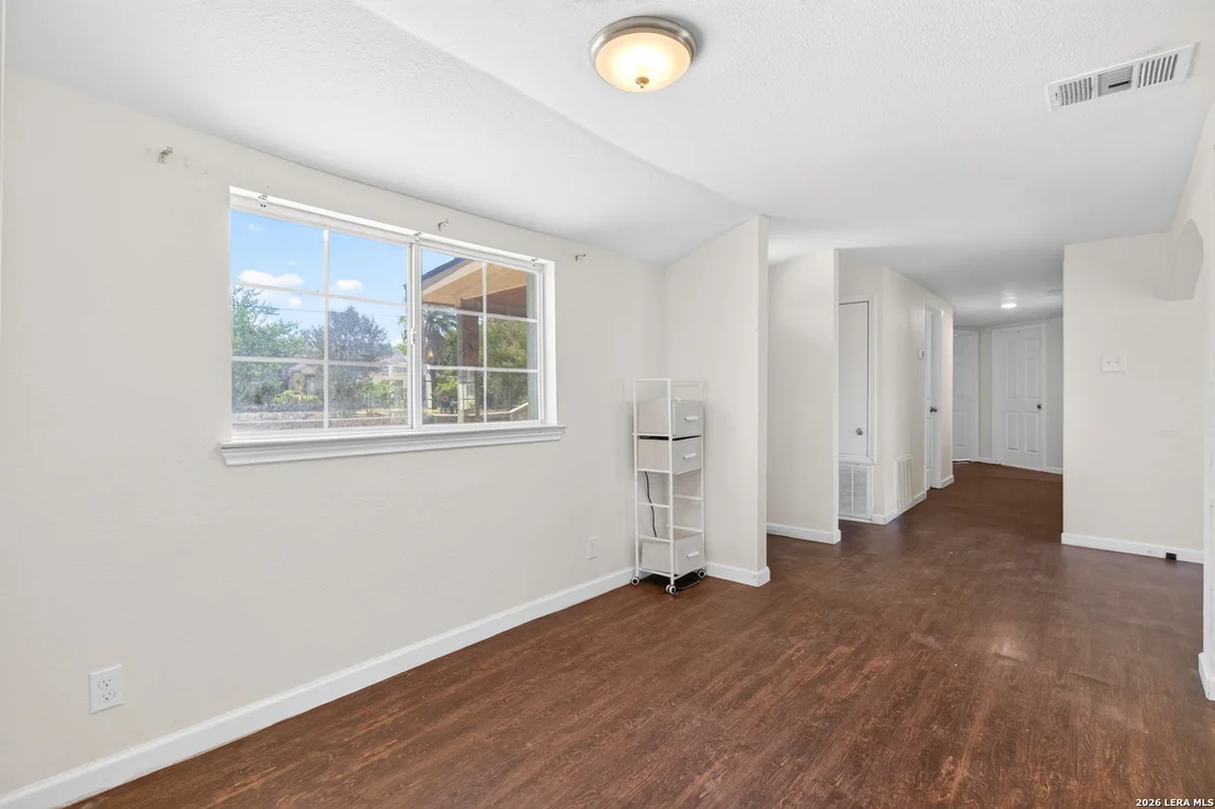Photo of 363 W ANSLEY BLVD