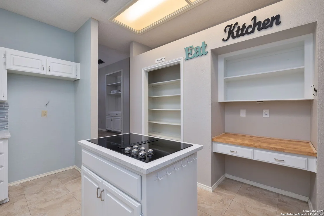 Photo of 9231 Saint Ives