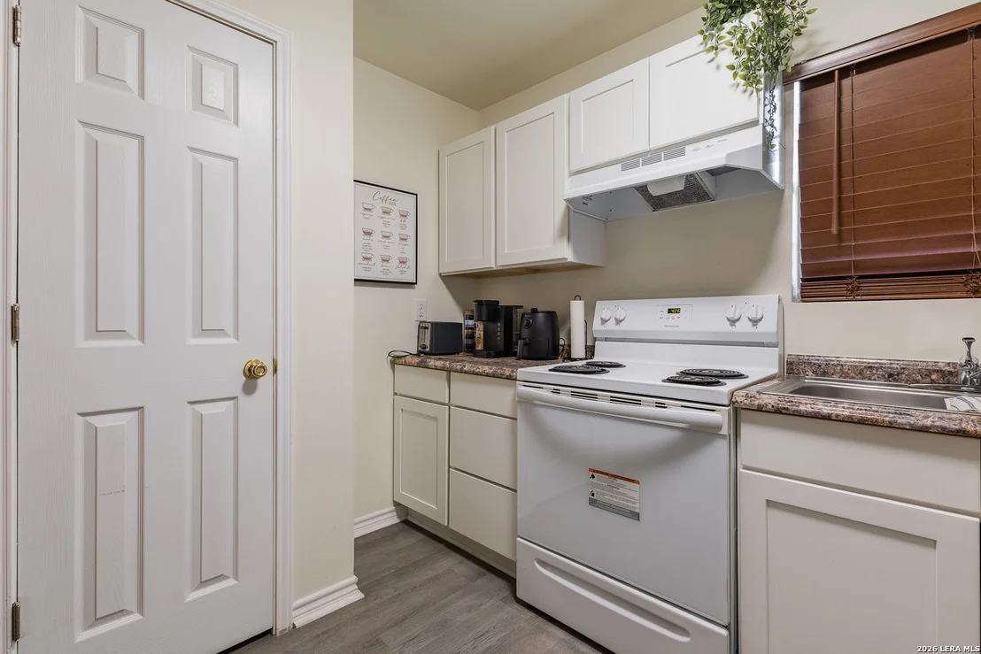 Photo of Unit UNIT23 at 391 Riverside
