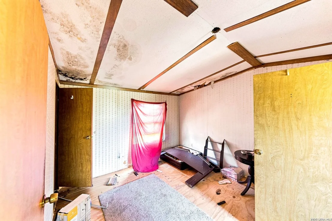 Photo of 990 Hillcrest Trl