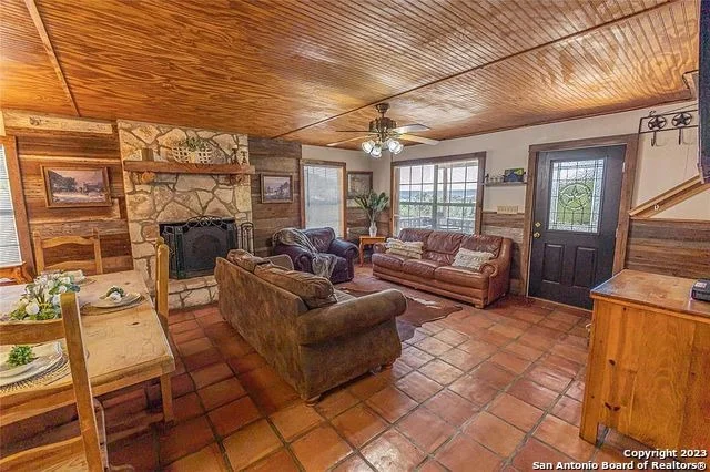 Photo of 606 Canyon Oaks Dr
