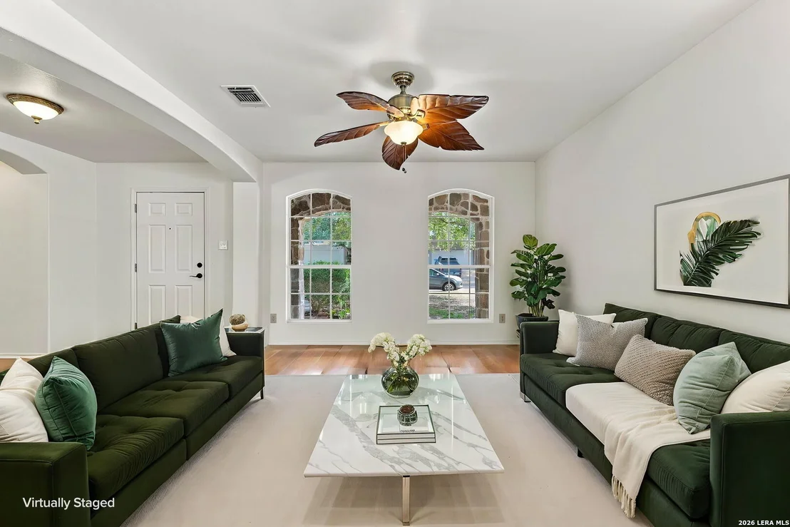 Photo of 233 JULIAN PT