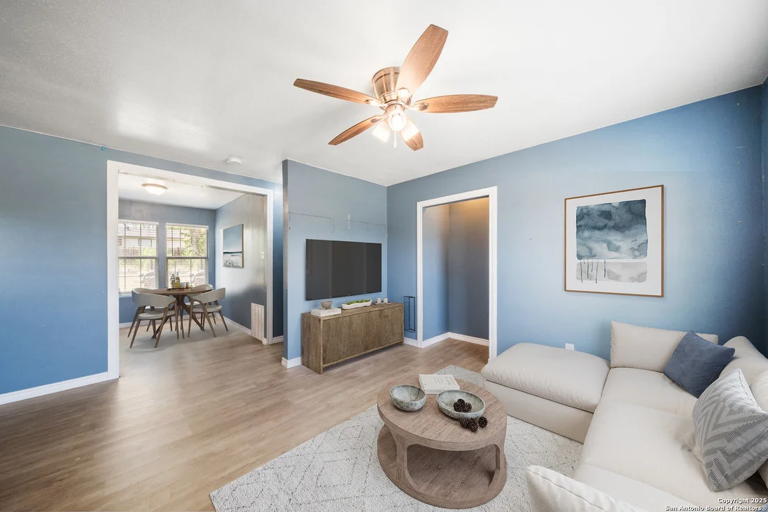 Photo of 915 Deely