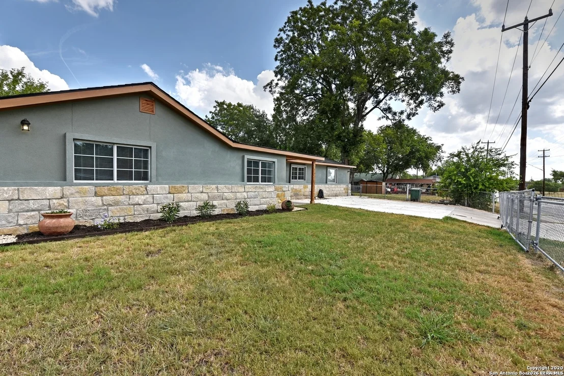 Photo of 363 W ANSLEY BLVD
